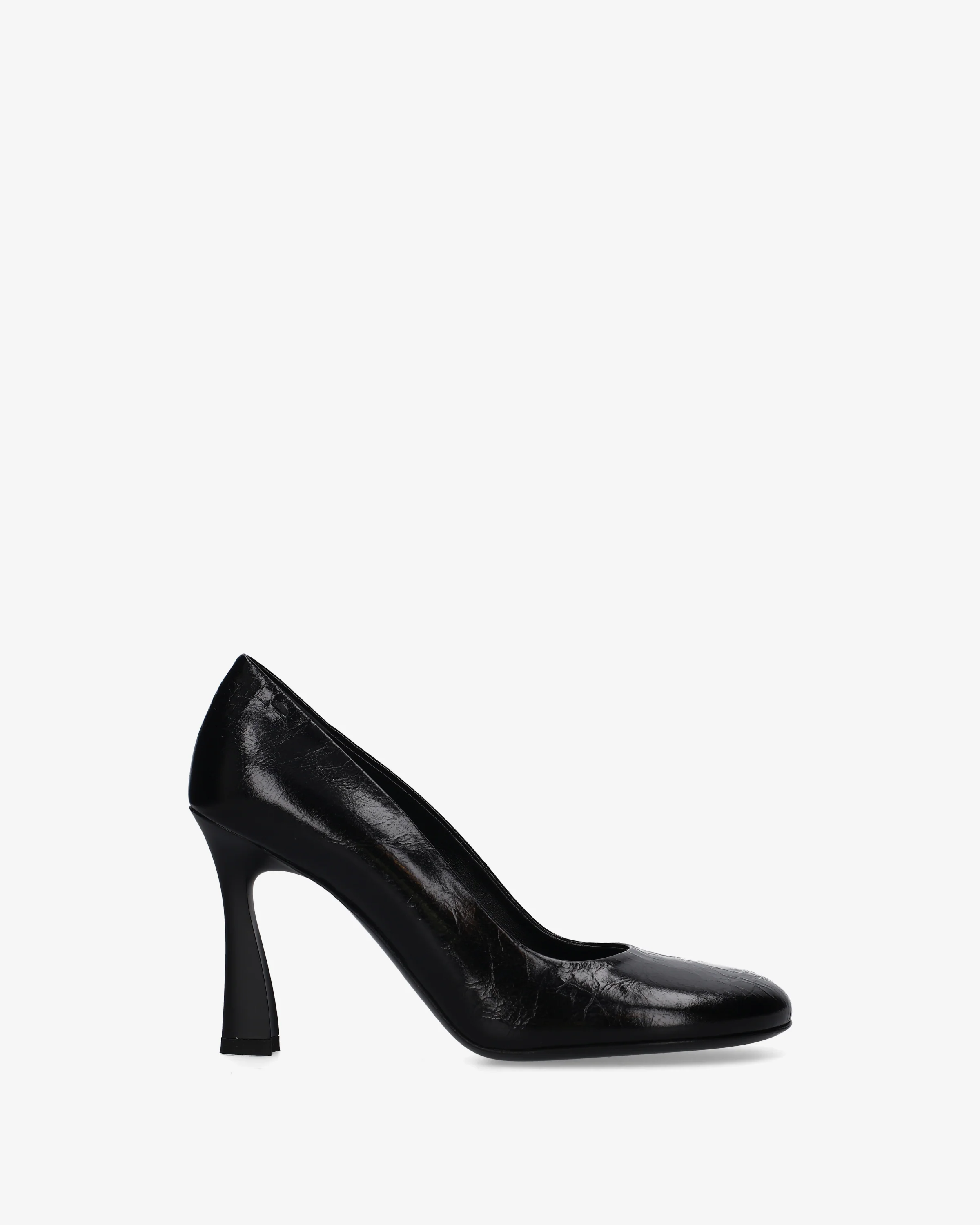 Leather pumps with a sculptural heel