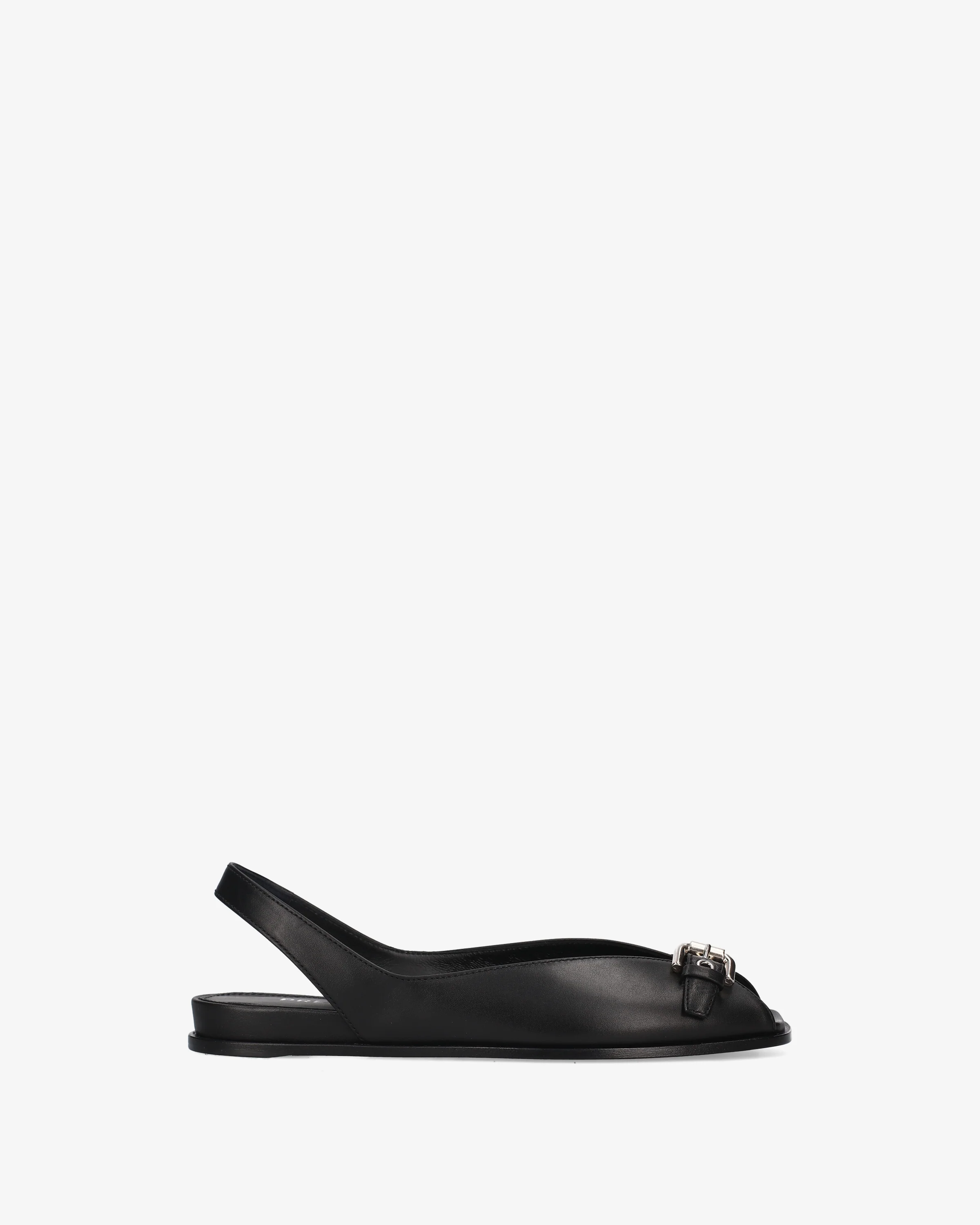 Leather sandals with buckle